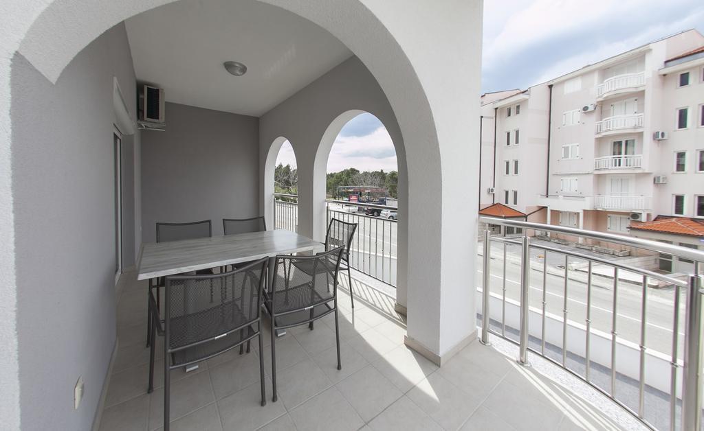 Villa Klara Apartments Башка-Вода Екстер'єр фото